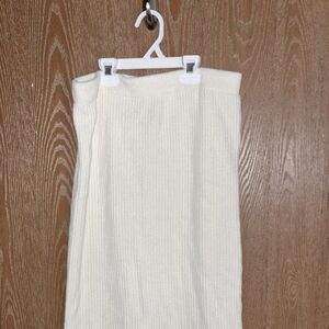 Elegant White Ribbed Skirt